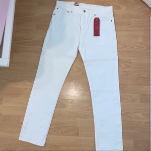 NWT Men’s Levi’s / Slim / White